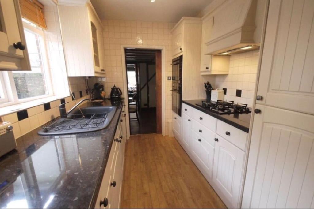 3Bedroom Beautiful Cottage チェスハント エクステリア 写真