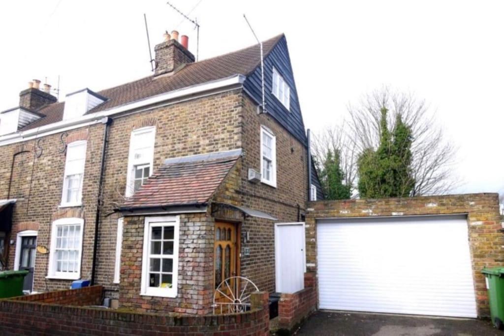 3Bedroom Beautiful Cottage チェスハント エクステリア 写真
