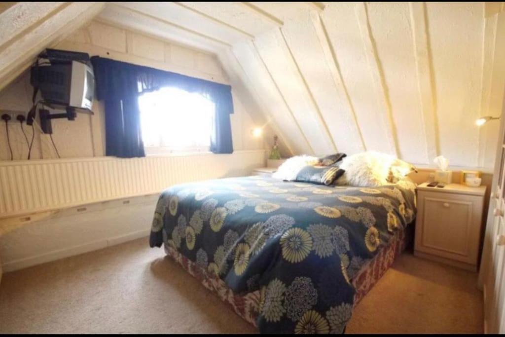 3Bedroom Beautiful Cottage チェスハント エクステリア 写真